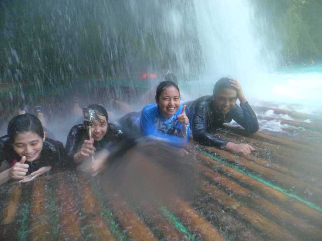 river rafting with friends underneath the kawasan falls